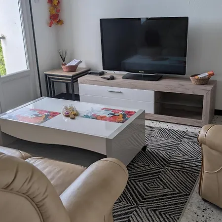 Casa vacanze Maison Calme Avec Vue Sur Les Collines Environnantes *