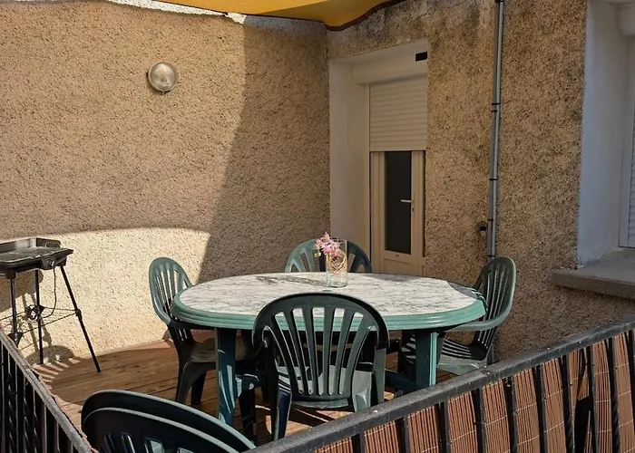 Maison Calme Avec Vue Sur Les Collines Environnantes
